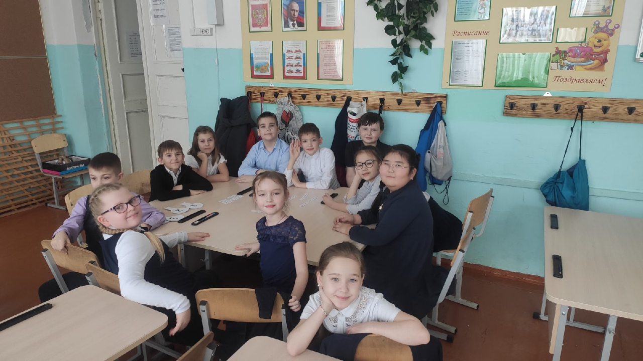 Постер к социальной практике: Дружба крепка не лестью, а правдой и честью.