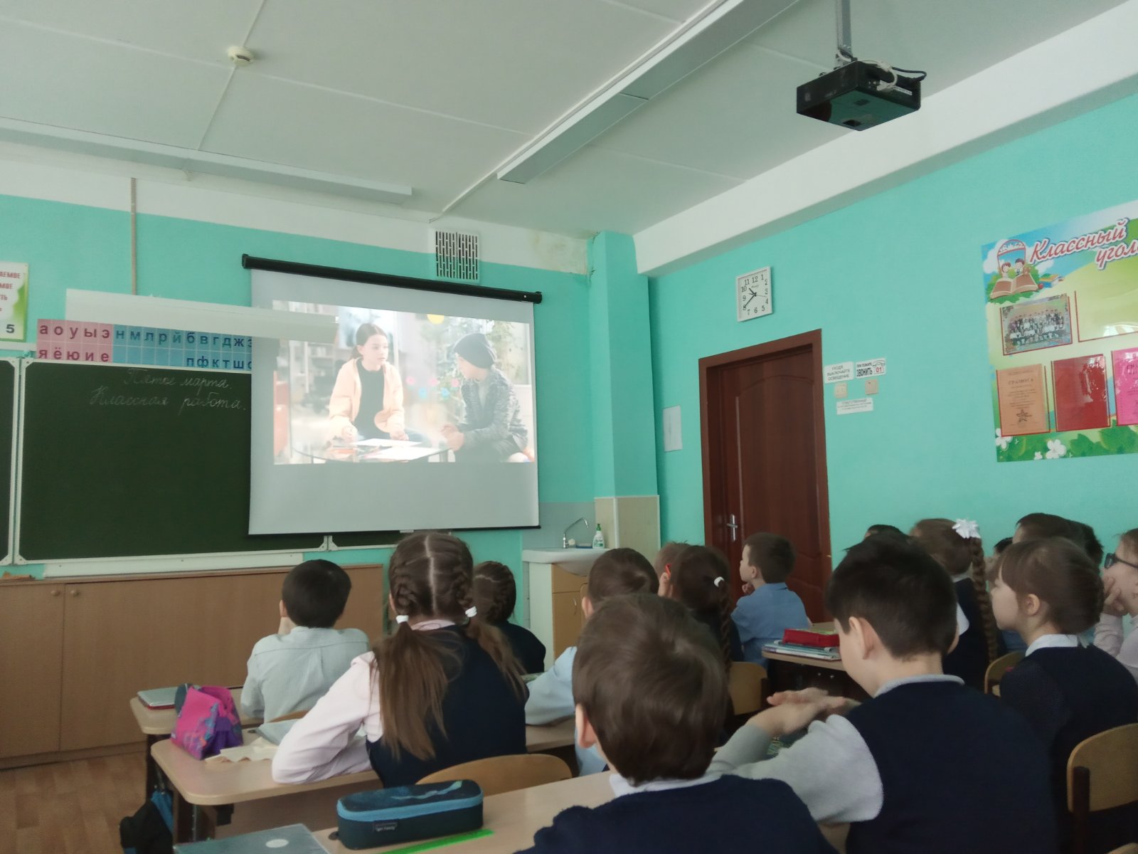 Постер к социальной практике: Помочь может каждый!