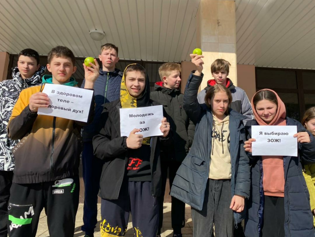Постер к социальной практике: Береги платье снову, а здоровье смолоду.