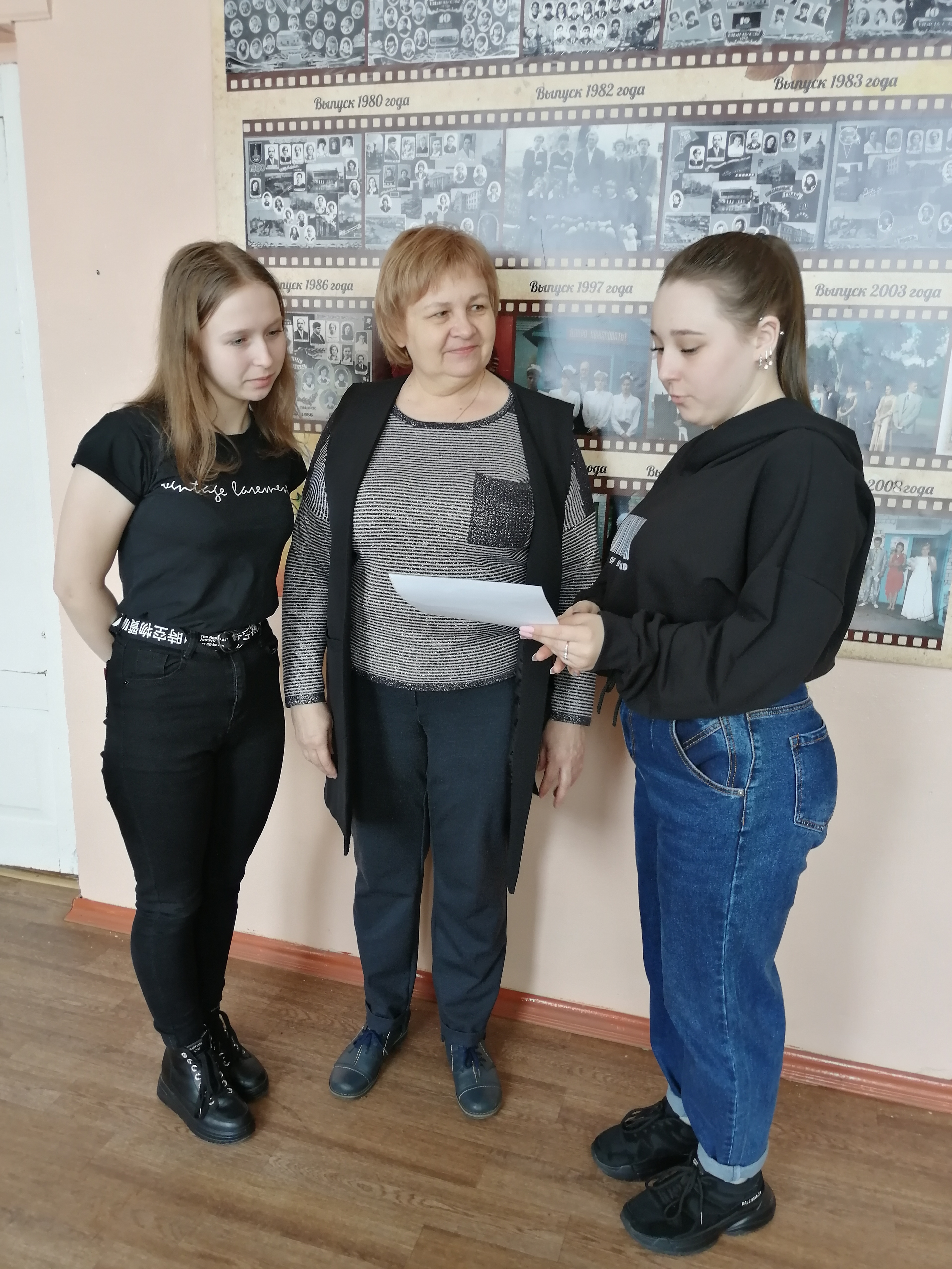 Постер к социальной практике: Протяни руку помощи...