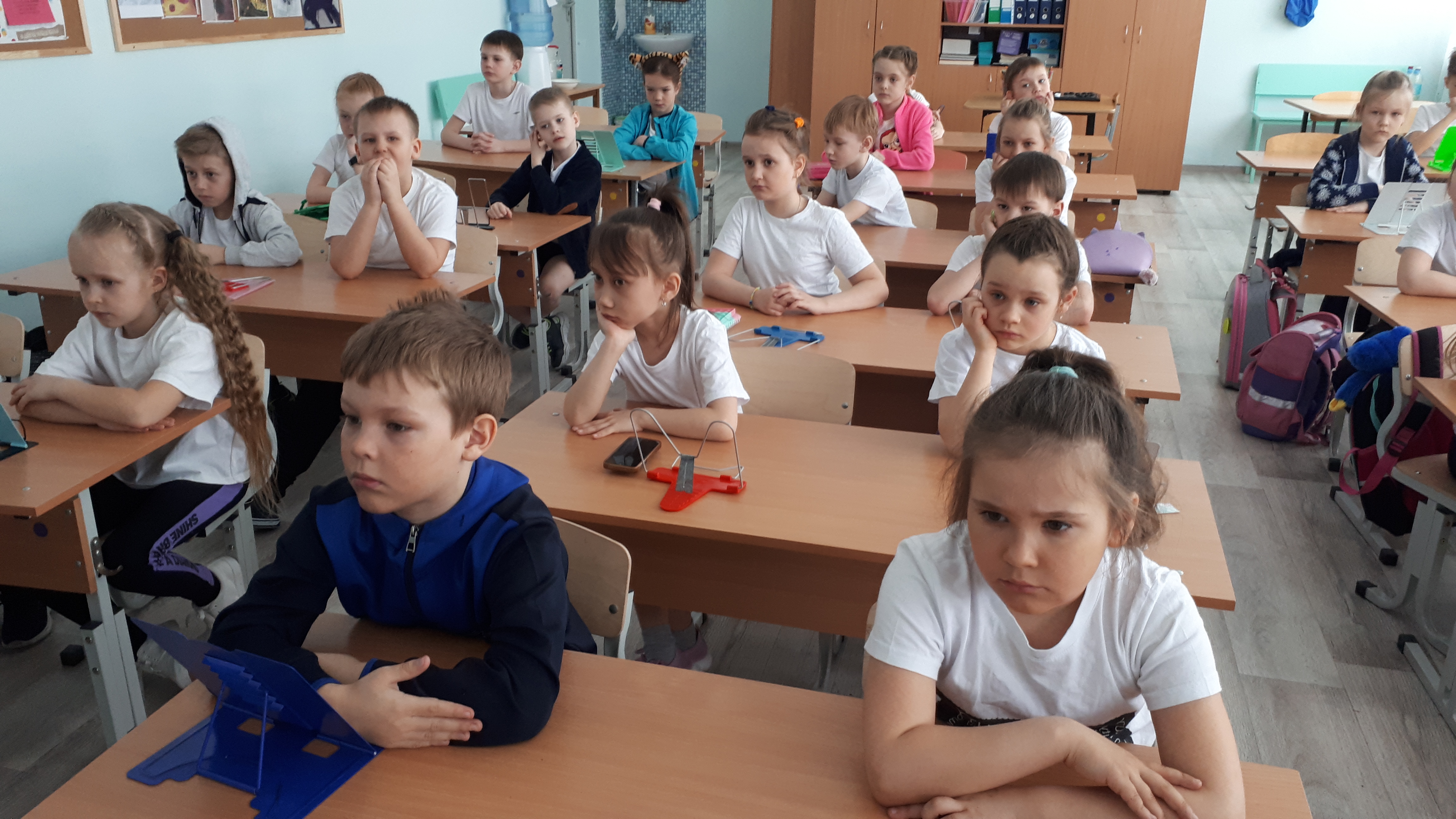 Постер к социальной практике: Все помогают всем!