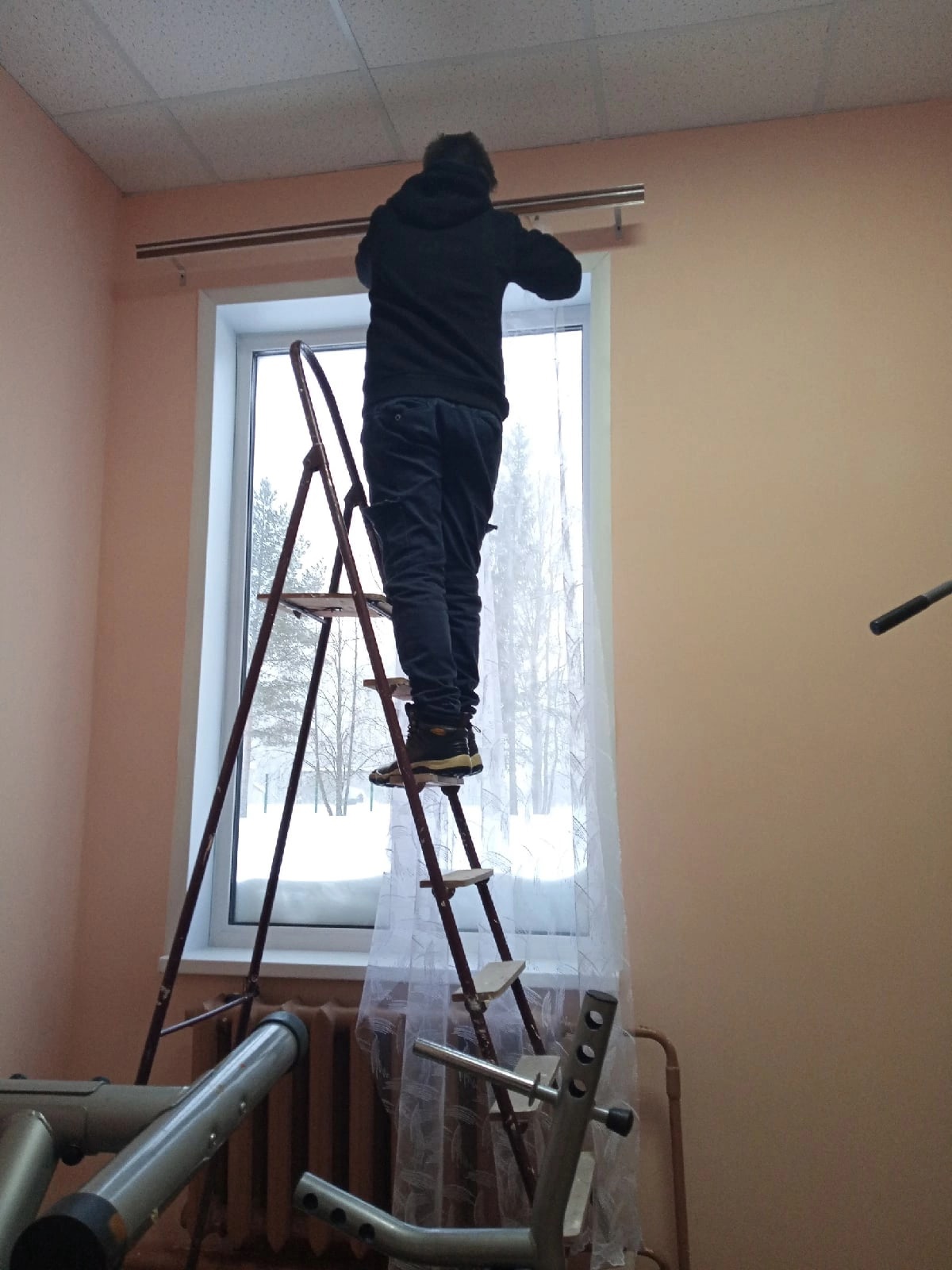 Постер к социальной практике: Помогая другим-помогаем себе!