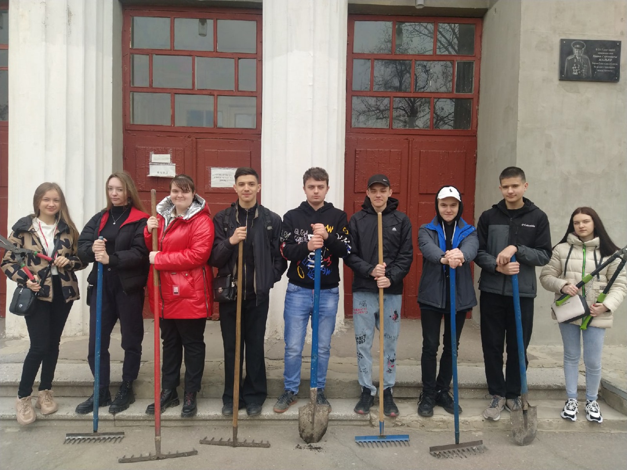 Постер к социальной практике: "Встал поутру, привёл себя в порядок — и сразу же приведи в порядок свою планету"